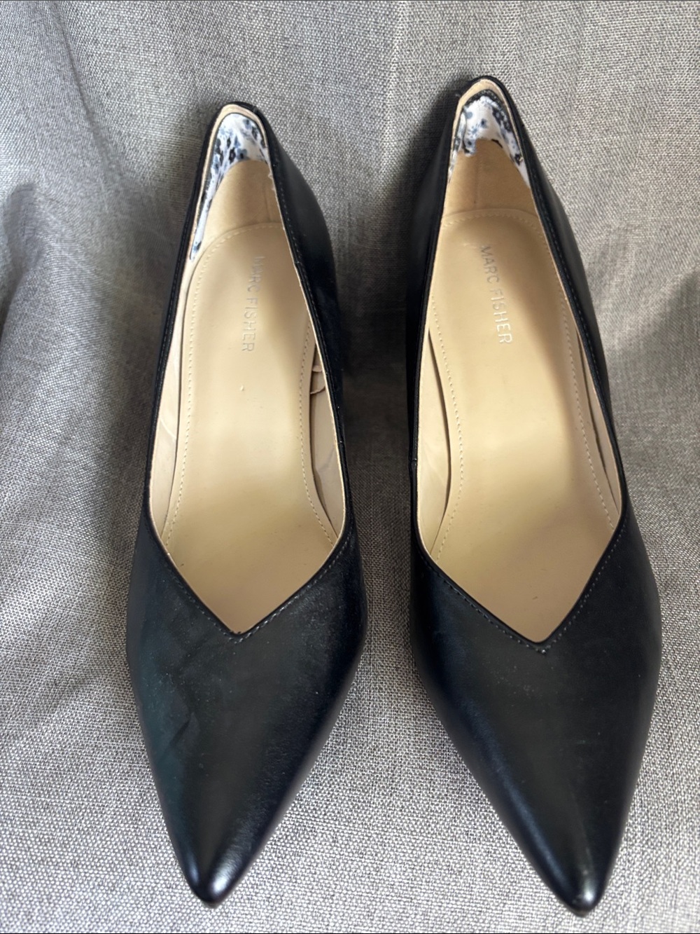 Marc Fisher Size 10 Black Pointed Toe Pumps with Sleek V-Cut